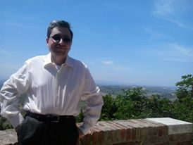 Emanuele Marcuccio sulla balconata del Colle dell'Infinito a Recanati (MC) nel Maggio del 2014