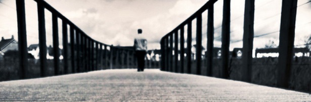 2010-08-15_uomo_di_spalle_cammina